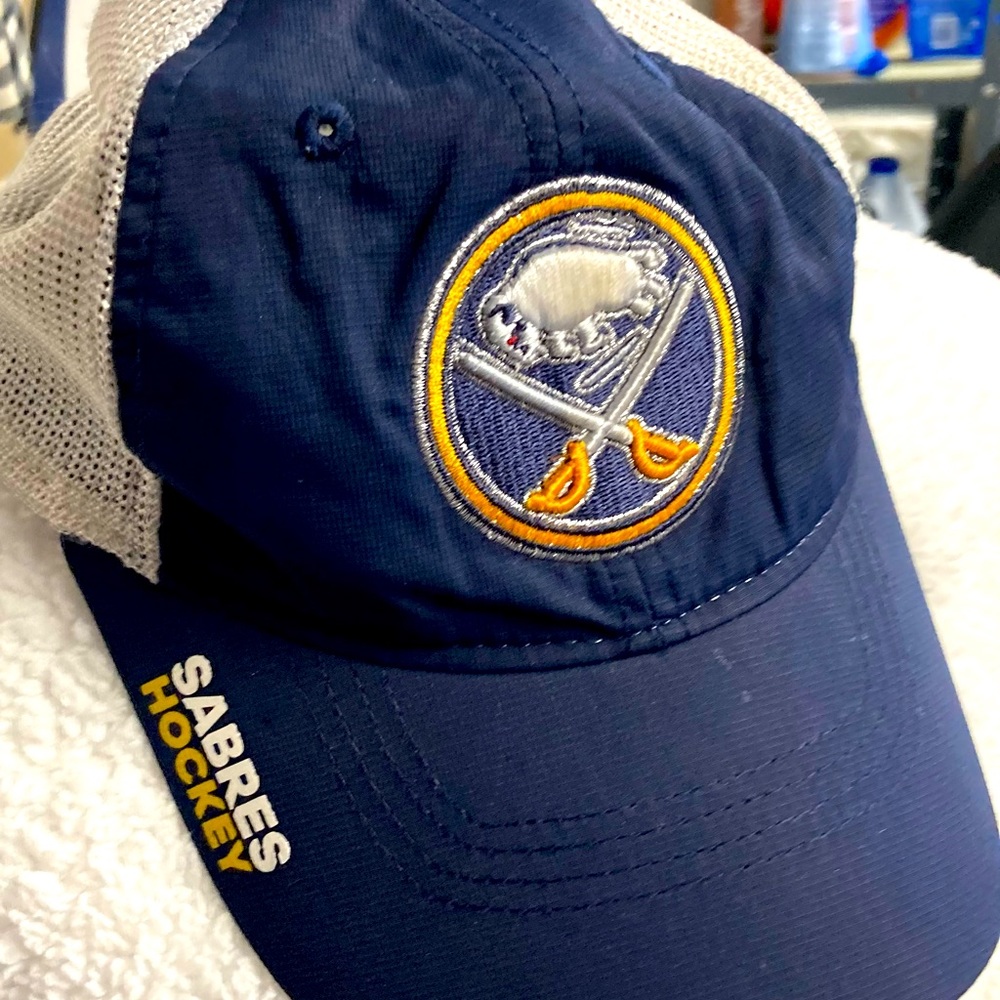 Adjustable hat
